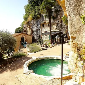 Chez Les Grottes Longare